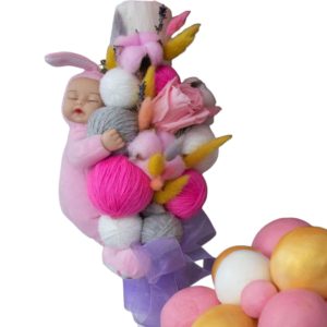 Lumânare de Botez Roz cu Păpușă și Gheme Decorative